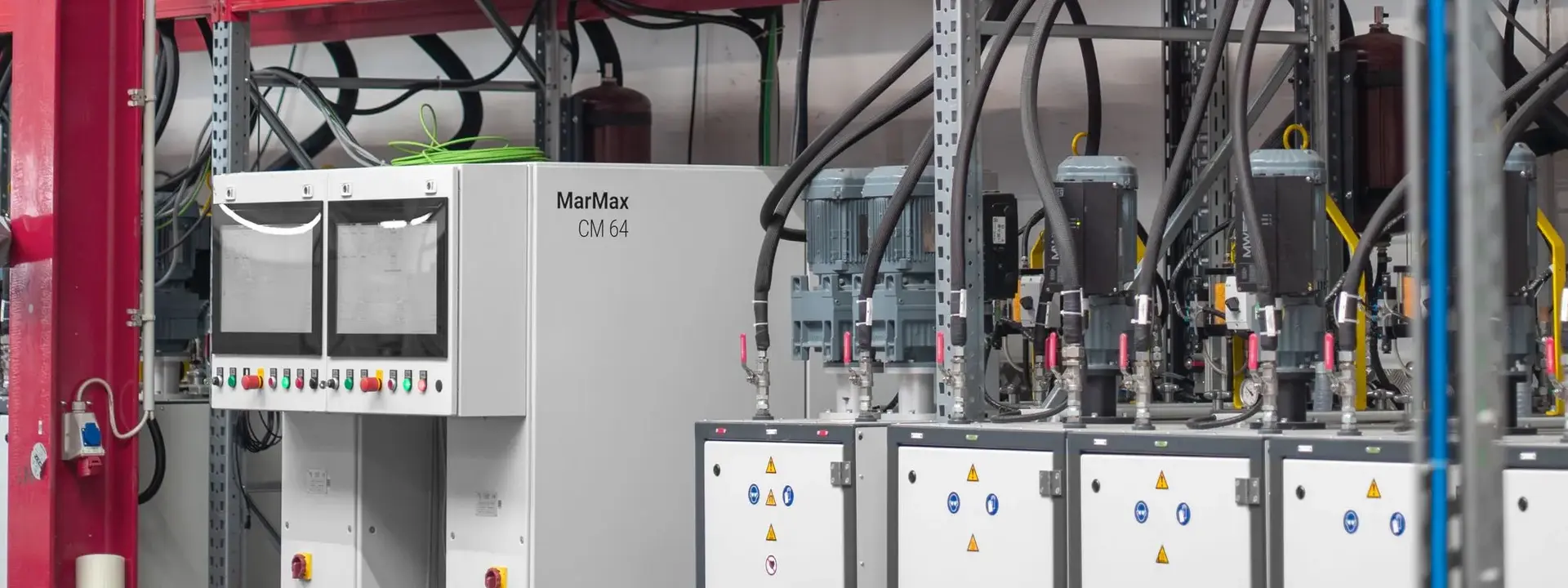 Eine eingebaute Modulanlage für mischen und dosieren in der Fabrik mit IBC Tanks 
